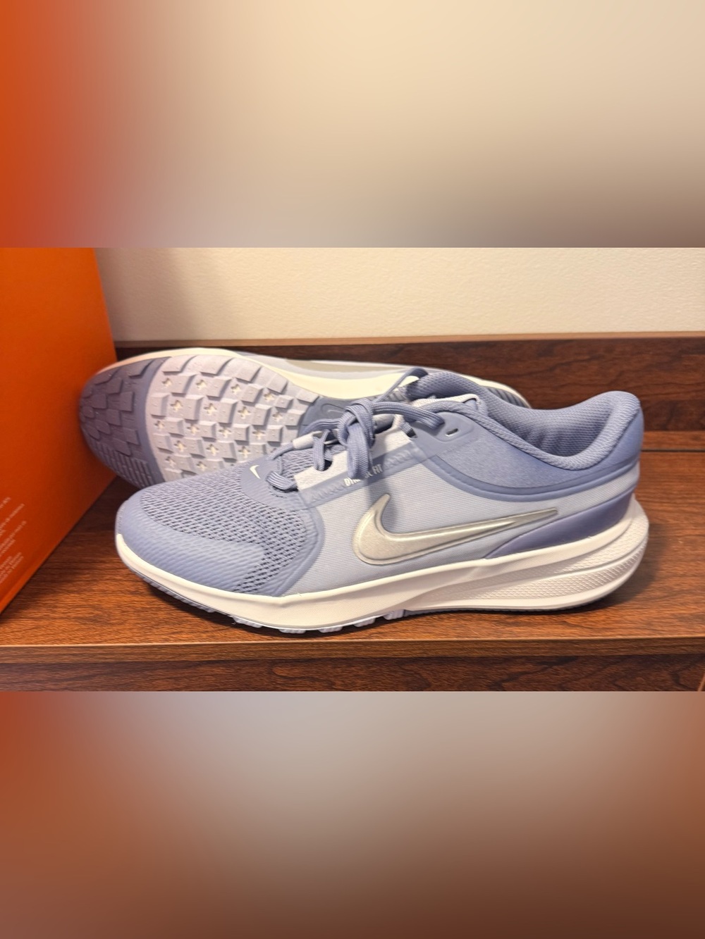 Nike Star Runner 5 size 7y or 8.5 women new no box lid